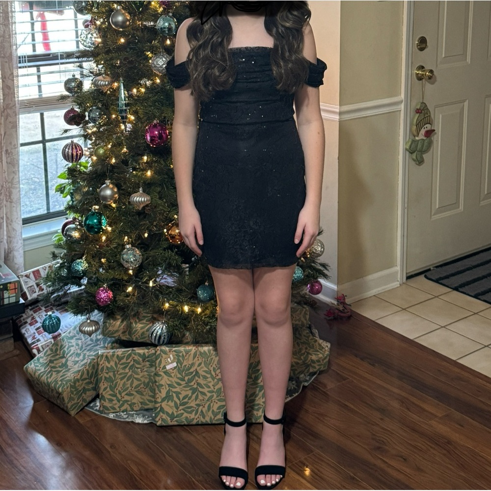 Windsor Black Off-Shoulder Prom Dress